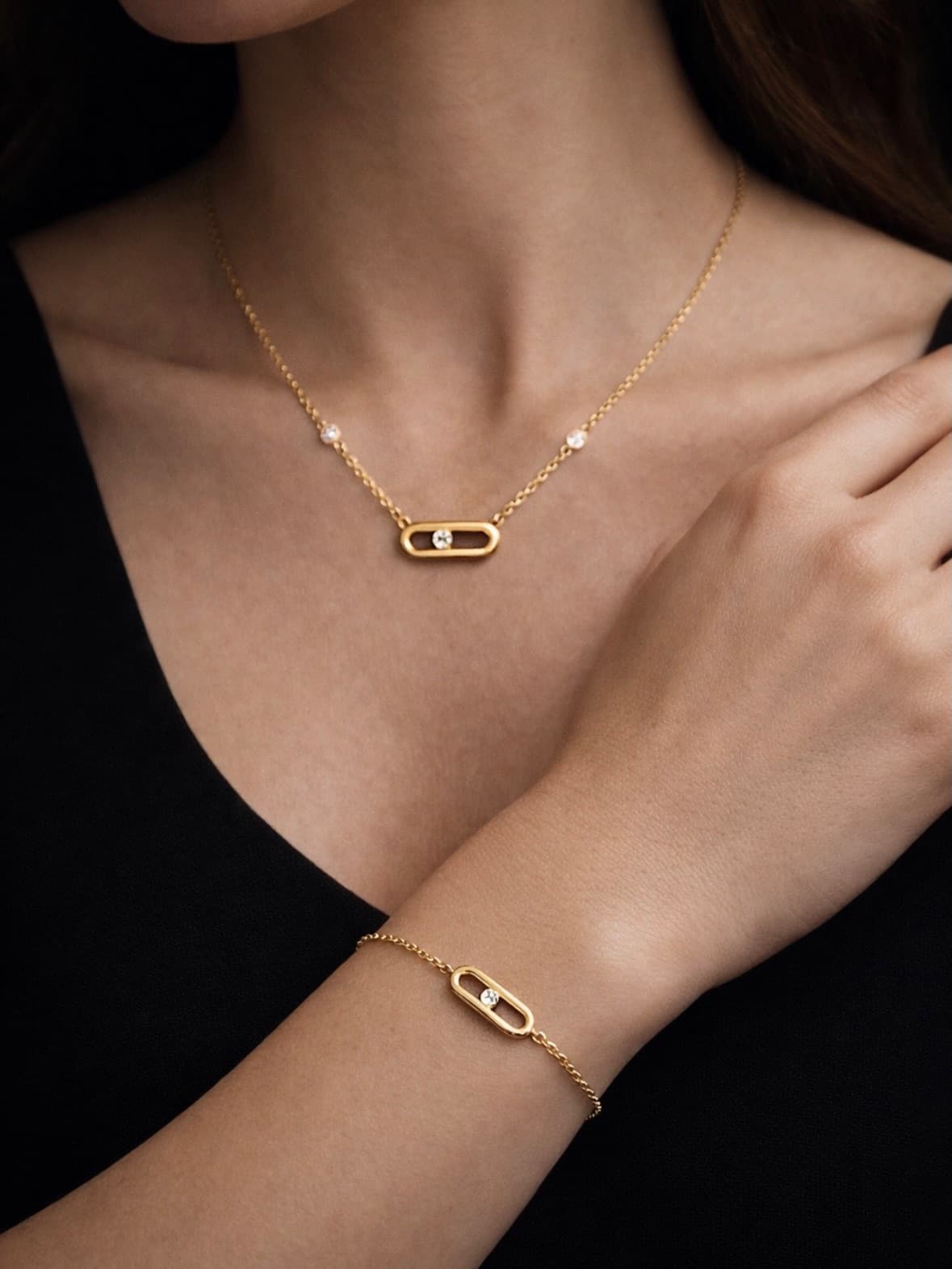 Collier et bracelet en or à maillon ovale serti